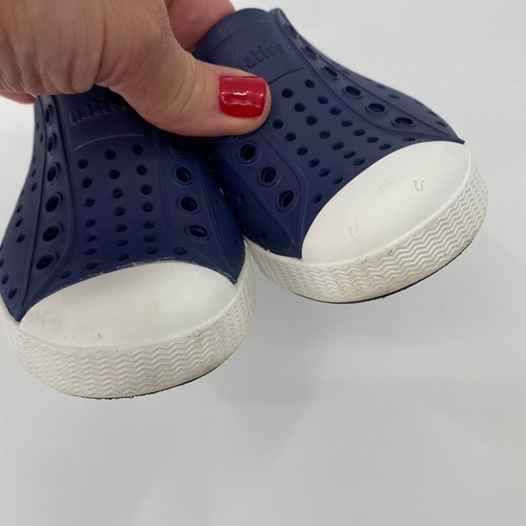 Native navy blue unisex shoes size C 6 - Picture 4 of 5